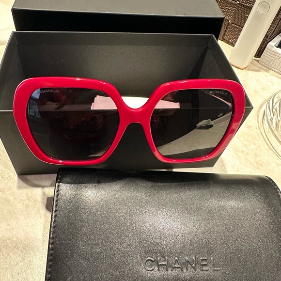 Chanel - Picture 5 of 12